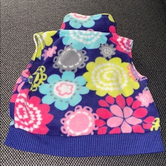 Carters    - Picture 2 of 4